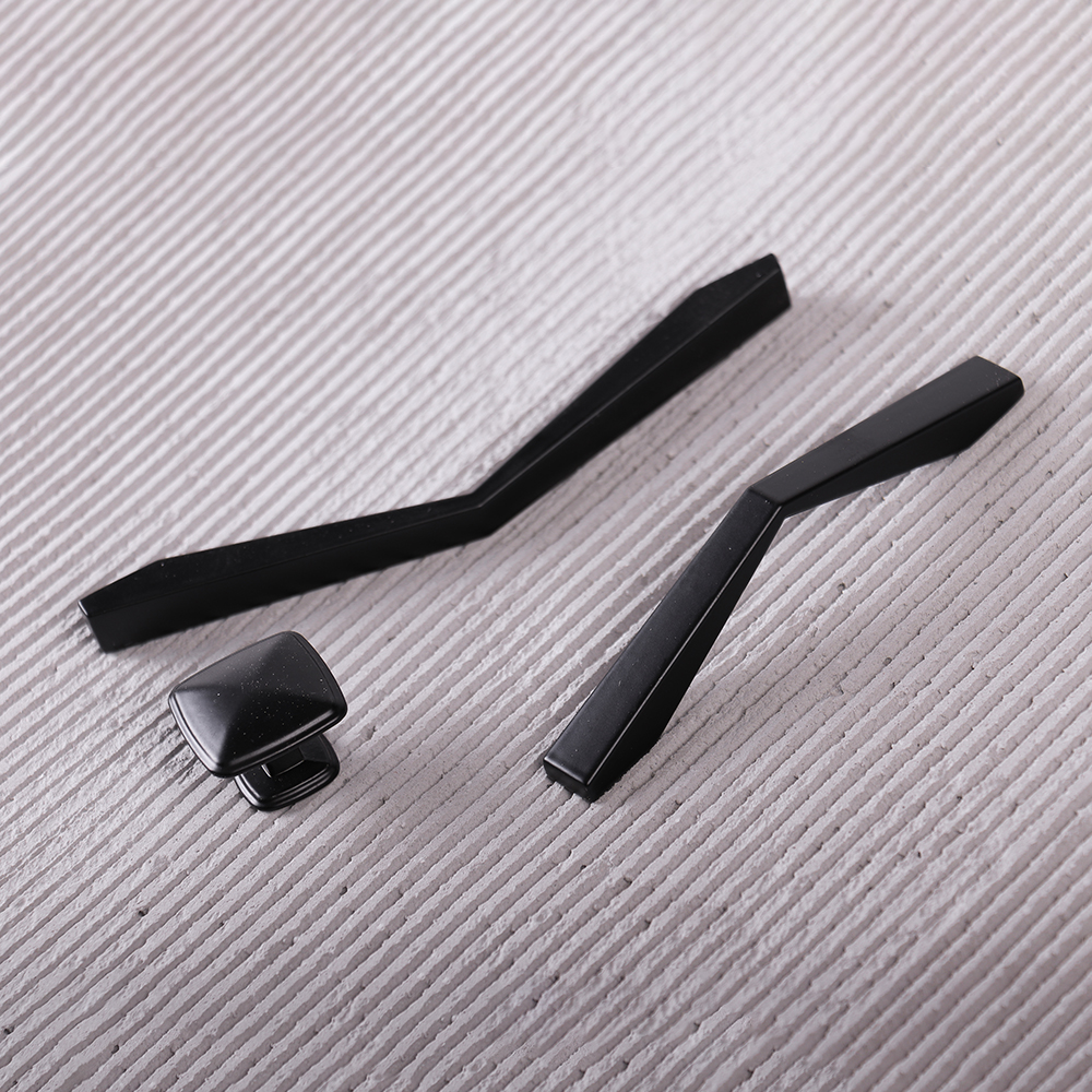 Ручка мебельная Larvij Скоба, 128 мм, черный, L4.006.128BL